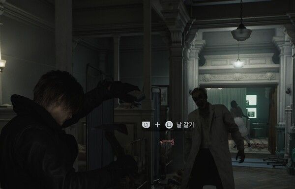 ▲ 왠지 익숙한 전기톱을 든 적과의 전투. 전기톱은 실제 무기로도 활용할 수 있다. 사진=인게임 캡쳐화면