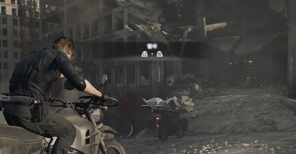 ▲ 추격전에서 느껴지는 약간의 QTE 향수. 라쿤 시티에서 레온은 그야말로 만능이다. 사진=인게임 캡쳐화면&nbsp;