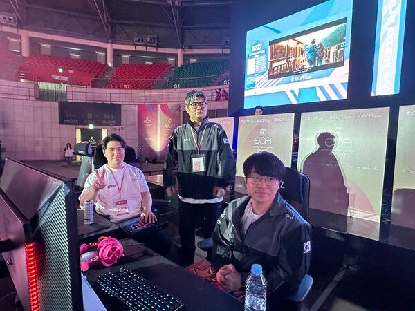 ▲왼쪽부터 연제길 선수, 강성훈 감독, 배재민 선수. 사진=경향게임스