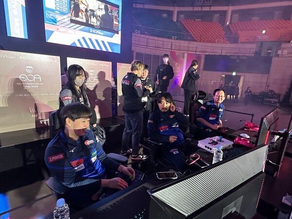 ▲왼쪽부터 히구치 코지로 선수 다이치 나카야마 선수, 아키히토 사와다 선수. 사진=경향게임스