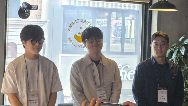 ▲ (좌측부터)스마일게이트 '카오스 제로 나이트메어' 최승현 라이브 디렉터, 전투팀 김기범 담당, 김주형 사업실장(사진=경향게임스)