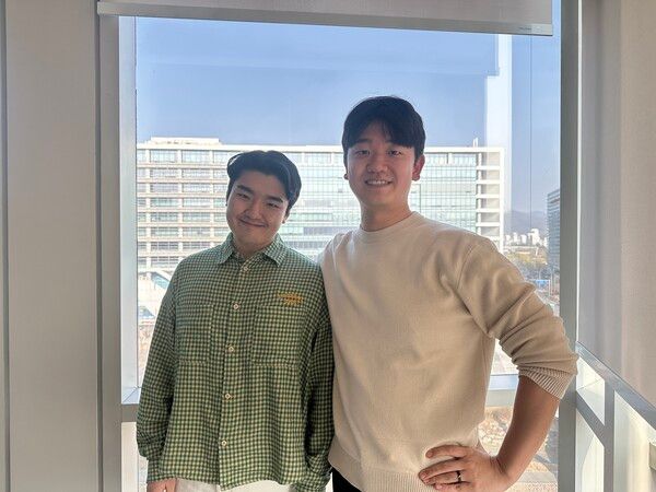 ▲왼쪽부터 신은우 이지폭스 CPO, 박태준 이지폭스 대표. 사진=경향게임스&nbsp;