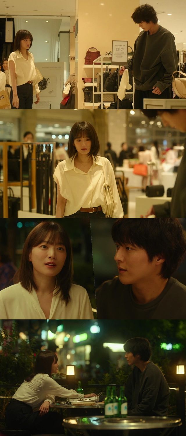 ‘히어로는 아닙니다만’ 장기용과 천우희의 관계에 변화가 일어난다.JTBC 토일드라마 ‘히어로는 아닙니다만’(연출 조현탁, 극본 주화미, 크리에이터 글Line&강은경, 제작 글앤그림미디어·드라마하우스스튜디오·SLL) 측은 5일, 한 발 가까워진 복귀주(장기용 분)와 도다해(천우희 분)의 분위기를 포착했다. 도다해가 복귀주의 견고한 철벽을 허물기 시작한 것인지 궁금증을 높인다.‘히어로는 아닙니다만’이 색다른 판타지 구원 로맨스의 시작을 제대로 열었다. 위기에 빠진 초능력 가족의 구원자인줄 알았던 도다해의 반전, 과거에 얽매어 현재가 부서진 복귀주의 비밀은 앞으로 펼쳐질 쌍방 구원 서사에 대한 기대를 한층 끌어올렸다.도다해가 복씨 패밀리의 재산을 노리고 접근했다는 것이 밝혀진 가운데, 이날 공개된 사진은 호기심을 더욱 자극한다. 먼저 백화점 한가운데서 황당한 상황에 놓인 복귀주, 도다해의 모습이 흥미롭다. 어쩌다 도다해의 소매를 뜯어버린 복귀주는 당황한 기색이 역력하다. 소매가 뜯긴 채 얼음이 된 도다해의 모습도 웃프다.이어진 사진은 복귀주와 도다해의 가까워진 거리를 짐작케 한다. 도다해에게 눈길 한 번 주지 않던 복귀주. 눈을 맞추며 술잔을 기울이는 두 사람의 모습에서 변화가 감지된다. 특히 복귀주의 손을 따스하게 잡고 무언가 이야기를 하는 도다해. 그런 도다해를 물끄러미 바라보는 복귀주 얼굴에 깃든 혼란은 궁금증을 더한다. 이날 도다해의 한 마디는 복귀주를 당황케 한다고. 과연 복귀주의 철벽을 흔든 도다해의 말은 무엇일지, 또 의도적으로 복씨 패밀리에 접근했던 도다해의 진의에도 이목이 쏠리고 있다.오늘 2회 방송에서는 복귀주, 도다해 관계에 변화를 가져올 결정적 사건이 발생한다. 또 복동희(수현 분)는 도다해를 향한 의심을 멈추지 않는다고. 복동희가 도다해와 복씨 패밀리의 관계에 어떤 영향을 미칠지 궁금해진다. ‘히어로는 아닙니다만’ 제작진은 “복귀주와 도다해가 복이나와 얽힌 사건으로 변화를 맞는다. 복귀주를 변화시킨 도다해의 행보가 흥미로울 것”이라면서 “복귀주는 상상도 못 한 사실을 깨닫게 된다. 놓치지 말고 지켜봐 달라”면서 기대 심리를 자극했다.한편, JTBC 토일드라마 ‘히어로는 아닙니다만’ 2회는 오늘(5일) 밤 10시 30분에 방송된다.(끝)#사진제공=JTBC