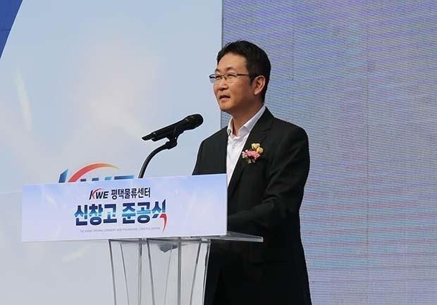 KWE 한국의 타카기 노부나리 사장 17일 평택시 사진NNA