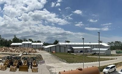 중자바주 보욜랄리의 목재 펠릿 제조공장 외관 사진스미토모임업 제공