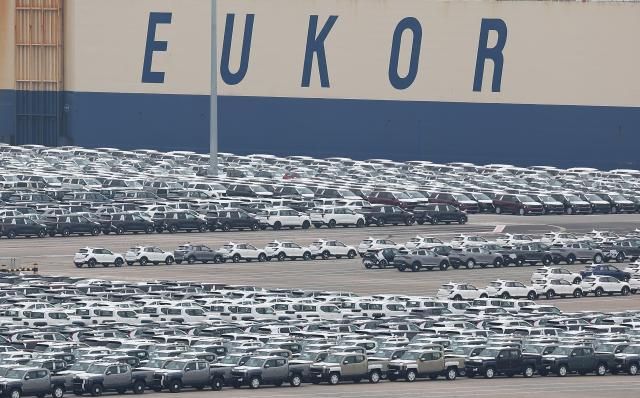 1日，在京畿道平泽港停放的出口用汽车。【图片来源】