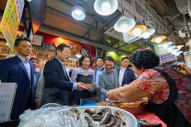 【图片来源 韩国总统室】