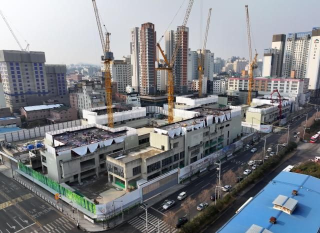 上月20日，光州某施工现场。【图片来源 韩联社】