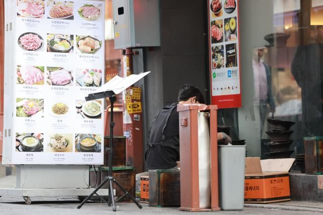 首尔一家餐饮店门前【图片来源 韩联社】