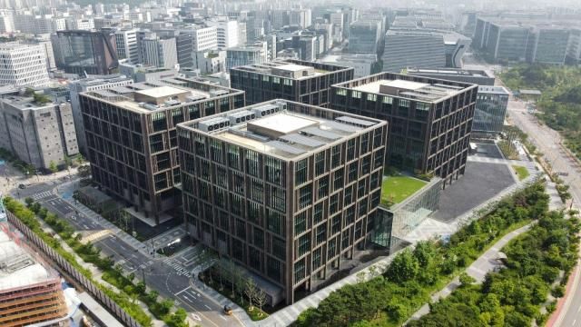 【图片来源 衣恋集团】