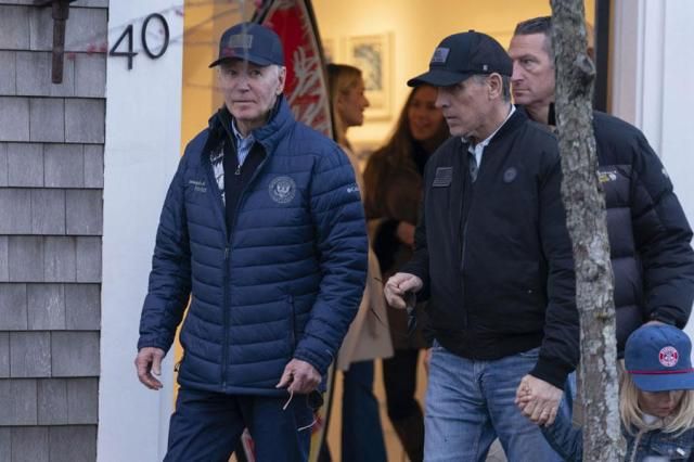 President Joe and son Hunter walk in downtown Nantucket Massachusetts on Nov 29 2024 AP-Yonhap