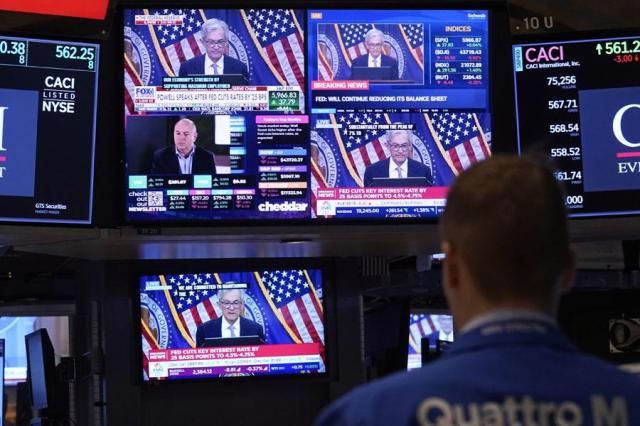 Comments by Federal Reserve Chair Jerome Powell appear on a bank of screens on the floor of the New York Stock Exchange in New York on Nov 7 2024 AP-Yonhap