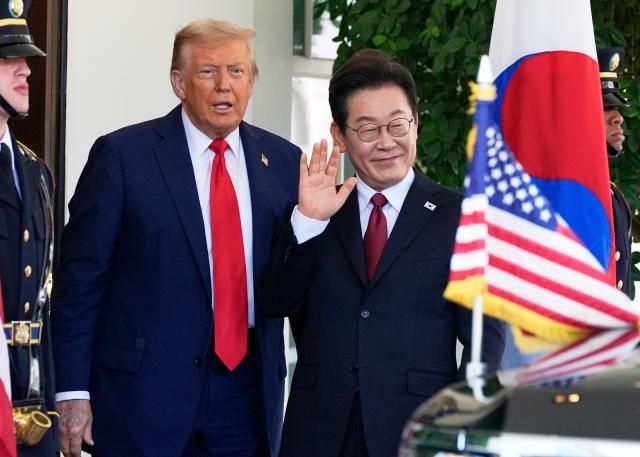 President Donald Trump and President Lee Jae-myung [AP/Yonhap]