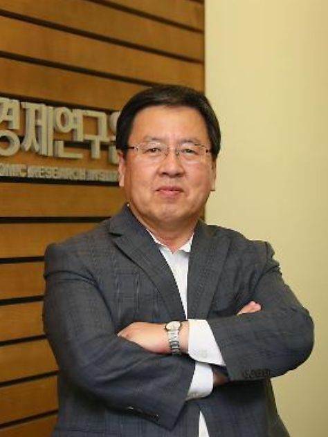 Oh Jung-geun, Head of Free Market Research Institute and President of Korea Financial ICT Convergence Society