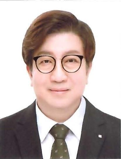 Professor Shin Yul of Myongji University
