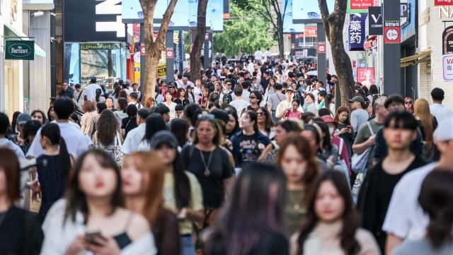Foreign tourists walk through Myeong-dong in central Seoul on Sept 21 2026 during the 2026 Seoul Welcome Week AJP Yoo Na-hyun