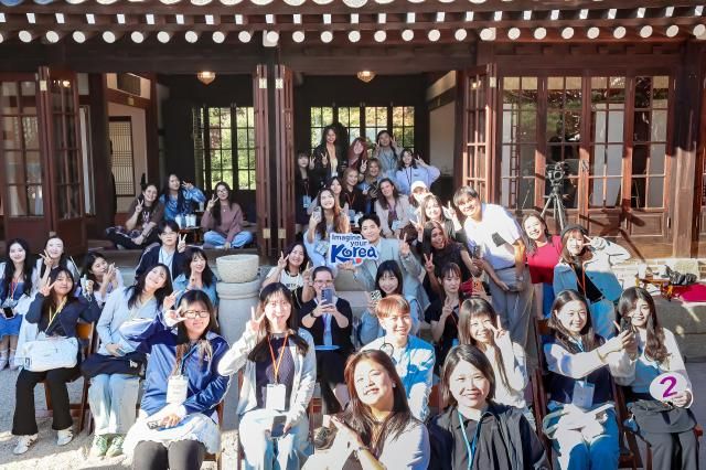 Participants in the Korea Sound Journey pose for a group photo with actor Park Bo-gum an honorary ambassador for Korean tourism in Seoul on Oct 2 2026 Courtesy of Korea Tourism Organization