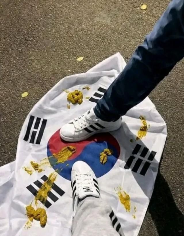 An X post by user Azzahrapark1004 ps_kyung01 on Feb 23 2026 shared under the hashtag SEAbling shows a South Korean flag placed on the ground with a person stepping on it