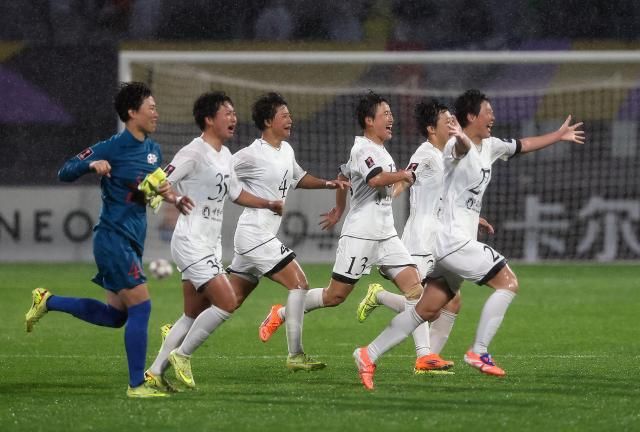 Naegohyang Women’s Football Club celebrate after beating Suwon FC Women in the AFC Women’s Champions League semifinal on May 20 at Suwon Sports Complex in Suwon, South Korea. [Photo by Yonhap]