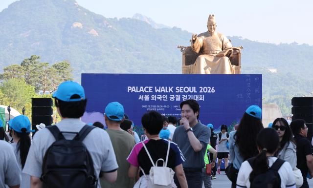 Participants of Palace Walk Seoul 2026 head to the Gyeongbokgung Palace in central Seoul on May 31 AJP Yoo Na-hyun