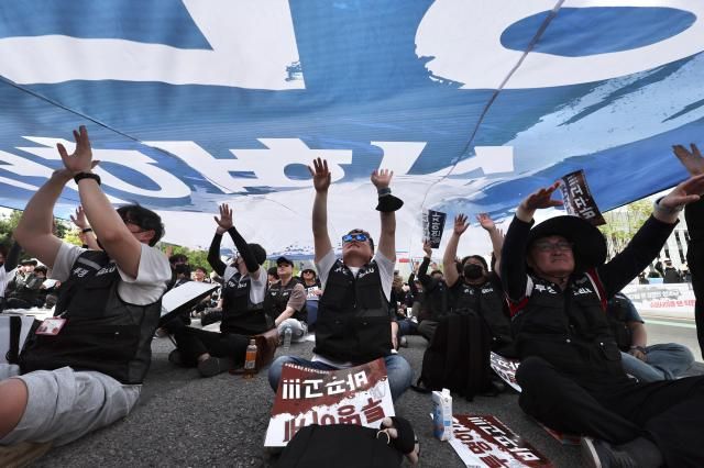 Samsung Electronics unionized workers stage rally at Pyeongtaek campus on April 23 2026 PhotoAJP Han Jun-gu