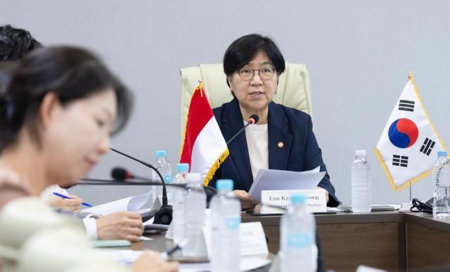 Health Minister Jung Eun-kyung held a video conference with the Indonesian government on May 26 Courtesy of Yonhap News Agency