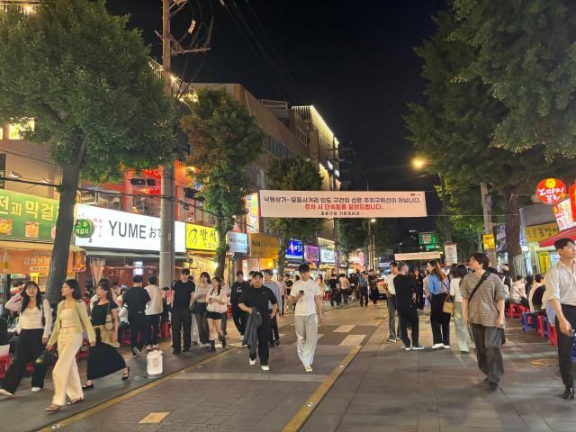 Night street scene in Jongno 3-ga