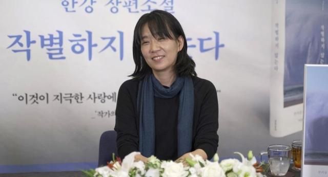 소설가 한강이 지난 2021년 신간 장편소설 작별하지 않는다 출간 기념 온라인 기자간담회를 하고 있다 사진연합뉴스