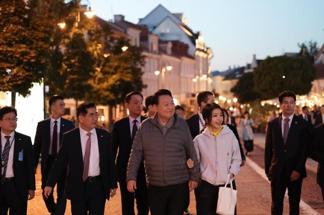 리투아니아 도착한 윤석열 대통령 내외 사진연합뉴스