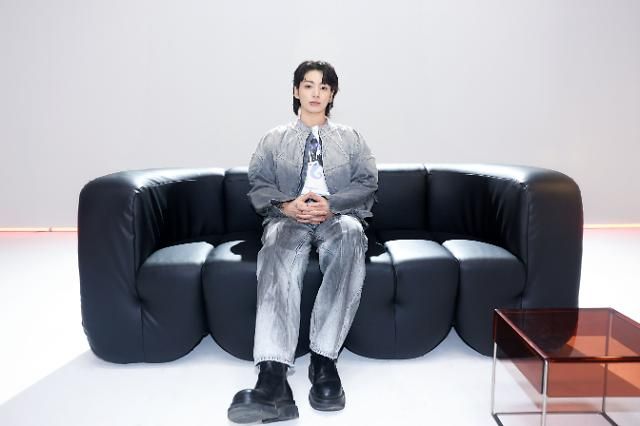 방탄소년단 정국 솔로 싱글 Seven 발표 서울연합뉴스 방탄소년단 정국이 14일 오후 1시한국시간 솔로 싱글 Seven을 발표한다고 소속사 빅히트뮤직이 밝혔다 사진은 방탄소년단 정국 2023714 빅히트뮤직 제공 재판매 및 DB 금지 photoynacokr2023-07-14 083947 저작권자 ⓒ 1980-2023 ㈜연합뉴스 무단 전재 재배포 금지저작권자 ⓒ 1980-2023 ㈜연합뉴스 무단 전재 재배포 금지