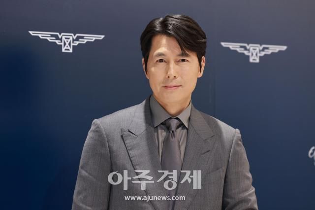 最近出産のニュースを知らせたモデルのムン・ガビ35が産んだ子供の実父が俳優のチョン・ウソン51であることが24日伝えられた 写真は3月、ある時計ブランドのフォトコール行事に参加したチョン・ウソンの姿20241124写真ユ・デギル記者dbeorlf123ajunewscom