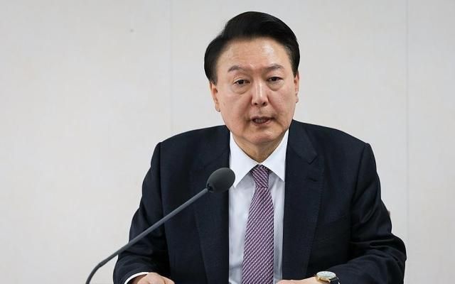 윤석열 대통령이 9일 인천시 해경전용부두에 정박 중인 해경 3005함에서 열린 꽃게철 불법조업 단속 현장 점검에서 모두발언하고 있다 사진연합뉴스 