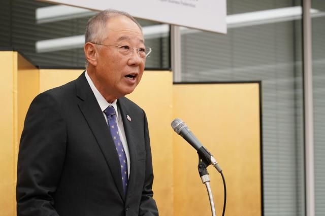 韓経協の柳津会長が16日、東京経団連会館で開かれた韓日国交正常化60周年記念レセプションに出席し、挨拶をしている 韓経協と経団連は17日、東京経団連会館で両国の財界の主要人物が出席した中、第32回韓日財界会議を開き、今後の経済協力方向について議論する予定だ