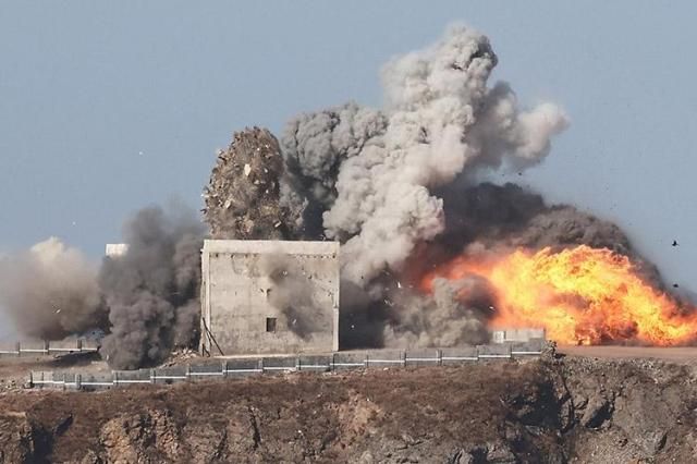 北朝鮮が2025年2月に行った戦略巡航ミサイル発射訓練の写真連合ニュース