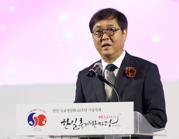 文化体育観光部のチェ・フィヨン長官が12日、ソウル江南区のCOEXで開かれた韓日祝祭広場2025で祝辞を述べている 文化体育観光部