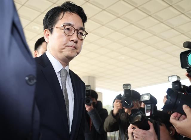 シム・ウジョン検察総長が10日午前、ソウル瑞草区の最高検察庁に出勤している 写真連合ニュース