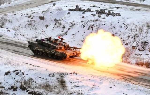 陸軍首都機械化歩兵師団戦車大隊TF K1A2戦車が6日、京畿道抱川所在の昇進科学化訓練場で戦車砲射撃を行っている 写真陸軍