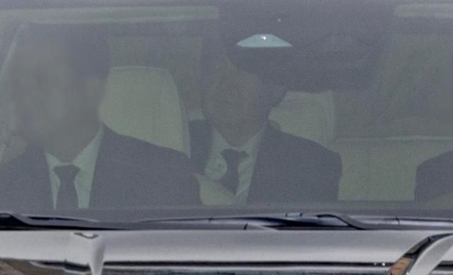 内乱親分の容疑を受けている尹錫悦(ユン・ソンニョル)前大統領が14日、刑事初の正式裁判が開かれるソウル瑞草区(ソチョグ)のソウル中央地方裁判所に立ち入っている 写真連合ニュース