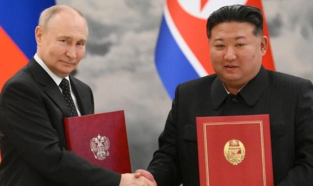 ロシアのプーチン大統領、左と北朝鮮の金正恩総書記の写真:EPA・聯合ニュース