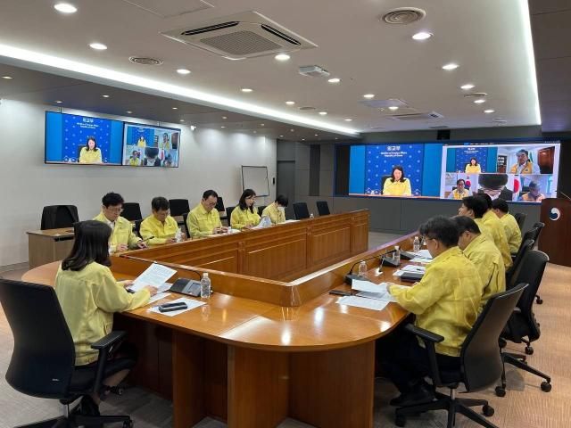 外交部が13日、キム・ジナ2次官の主宰でイスラエルのイラン空爆と関連本部・公館合同状況点検会議を開催したと明らかにした 写真はキム・ジナ2次官が主宰する本部・公館合同状況点検会議写真連合ニュース