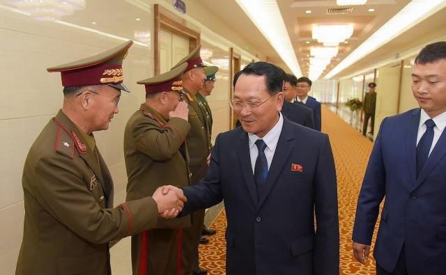 朝鮮中央通信は昨年7月、北朝鮮の金琴哲(キム・クムチョル)金日成軍事総合大学総長を団長とする朝鮮人民軍軍事教育一軍幹部代表団がロシアを訪問するために飛行機で平壌を出発したと報じた 写真連合ニュース