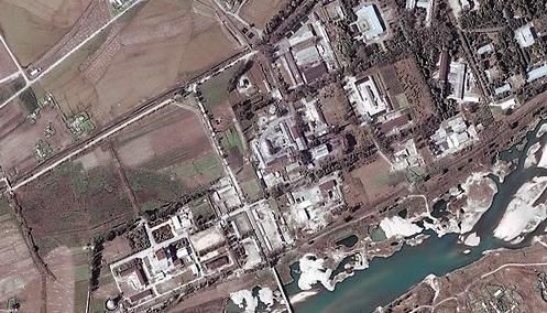 2004年に衛星で撮影された北朝鮮寧辺の核団地の写真EPA・聯合ニュース
