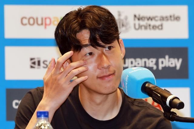 イングランドプロサッカーのトッテナム・ホットスパーの孫興民が2日、ソウル永登浦区のIFCザ・フォーラムで開かれた2025クーパンプレイシリーズの記者会見に出席している 写真連合ニュース