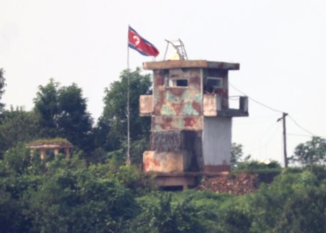 1日、雨が降る北朝鮮の様子、写真連合ニュース。