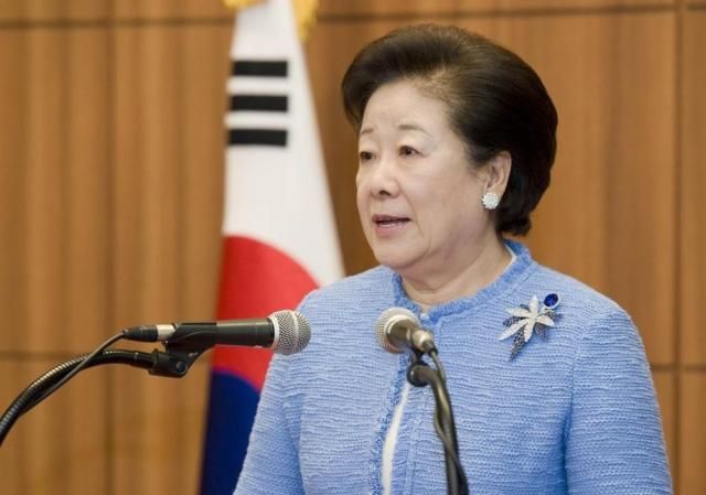 한학자 통일교 총재가 민중기 특별검사팀의 출석 요구에 재차 응하지 않을 방침으로 파악됐다 10일 연합뉴스 취재를 종합하면 한 총재 측은 오는 11일 소환 조사에 출석하지 않겠다는 불출석 사유서를 이날 중 제출할 계획이다 사진통일교