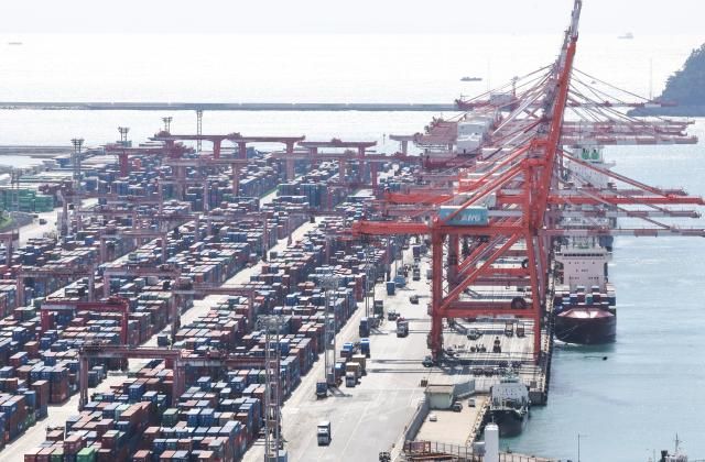 Cảng Busan ẢnhYonhap News