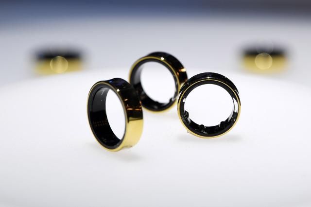 Galaxy Ring được trưng bày tại gian hàng của Samsung Electronics trong khuôn khổ MWC 2024 tại Tây Ban Nha ẢnhYonhap News