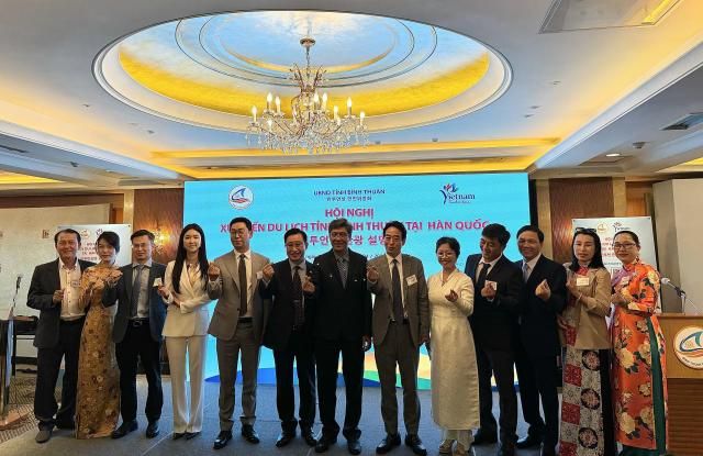 Đoàn đại biểu tỉnh Bình Thuận chụp ảnh kỷ niệm cùng các vị khách quý tham dự chương trình Hội nghị Xúc tiến du lịch tỉnh Bình Thuận tại Hàn Quốc vào chiều ngày 752024 ẢnhHoàng Phương Ly