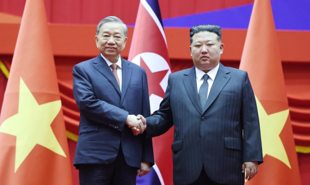 ổng Bí thư Tô Lâm và Tổng Bí thư Chủ tịch Quốc vụ Triều Tiên Kim Jong-un tại Bình Nhưỡng ngày 9102025 ẢnhTTXVN