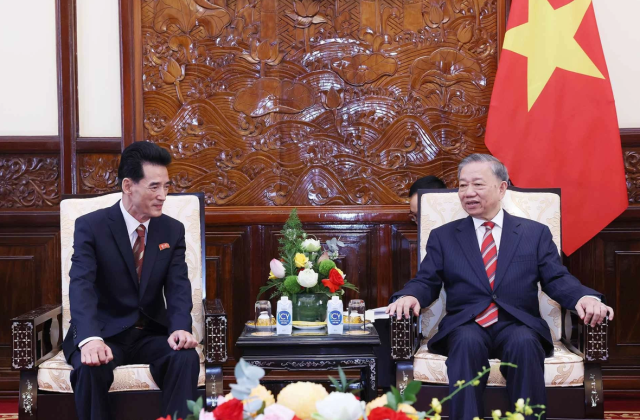 Tổng Bí thư Chủ tịch nước Tô Lâm tiếp Đại sứ Cộng hoà Dân chủ Nhân dân Triều Tiên tại Việt Nam Ri Sung Guk đến trình Quốc thư tháng 82024 ẢnhTTXVN